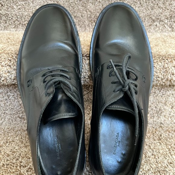 BALENCIAGA Men's Black Leather Derby Shoes. - Picture 8 of 16